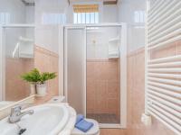 Koupelna v ubytování Holiday Home Louise by Interhome