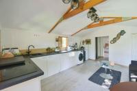 Kuchnia lub aneks kuchenny w obiekcie Wood Chalet 1 Monaco Forest La Turbie - Sleeps 5 people