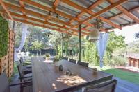Ogród w obiekcie Wood Chalet 1 Monaco Forest La Turbie - Sleeps 5 people