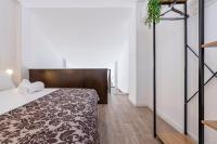 A bed or beds in a room at Atico duplex con Barbacoa y Terraza en Barri Port Maritim