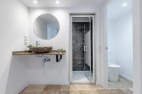 A bathroom at Atico duplex con Barbacoa y Terraza en Barri Port Maritim