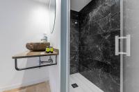 A bathroom at Atico duplex con Barbacoa y Terraza en Barri Port Maritim