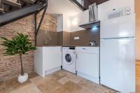 A kitchen or kitchenette at Atico duplex con Barbacoa y Terraza en Barri Port Maritim