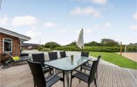 Zahrada ubytování 4 Bedroom Awesome Home In Ringkøbing