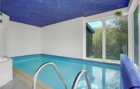 Bazén v ubytování Holiday Home Gåsehagevej Ebeltoft Vi nebo v jeho okolí
