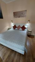 A bed or beds in a room at Glam Resort Luxury Lorenzo