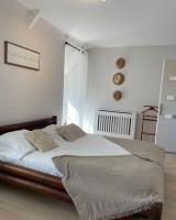 Posteľ alebo postele v izbe v ubytovaní VILLA KER BLEUENN * 10 PERSONNES * PISCINE * SAUNA