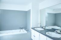 Kúpeľňa v ubytovaní VILLA KER BLEUENN * 10 PERSONNES * PISCINE * SAUNA