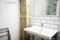 Kúpeľňa v ubytovaní Apartamento Llerandi 2A - con terraza y totalmente reformado en un edificio histórico