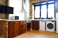 Kuchyňa alebo kuchynka v ubytovaní Apartamento Llerandi 2A - con terraza y totalmente reformado en un edificio histórico