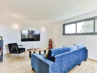 Televízia a/alebo spoločenská miestnosť v ubytovaní La Chaumoise : Villa neuve avec vue exceptionnelle