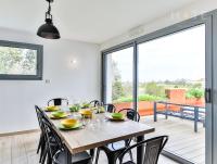 Balkón alebo terasa v ubytovaní La Chaumoise : Villa neuve avec vue exceptionnelle