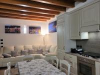 Kuchyňa alebo kuchynka v ubytovaní Eva Lake Endine Hospitality