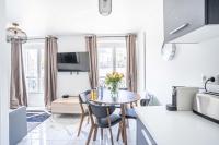 Kuchnia lub aneks kuchenny w obiekcie 143 - Urban Charming Flat in Center of Paris