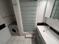 Kúpeľňa v ubytovaní Appartement T3 Climatisé, 2 Chambres, Balcon, Parking, Proche Plage, Lave-linge - FR-1-702-22