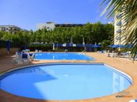 The swimming pool at or close to APARTBEACH ALBORAN 405 CON PISCINA y CLIMATIZADO