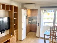 A kitchen or kitchenette at APARTBEACH ALBORAN 405 CON PISCINA y CLIMATIZADO