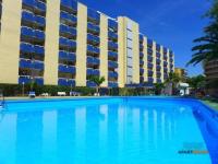 The swimming pool at or close to APARTBEACH ALBORAN 405 CON PISCINA y CLIMATIZADO