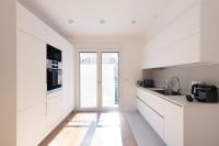 Kuchyňa alebo kuchynka v ubytovaní Wonderful Central Athens 2 Bedroom 2 Bath Sleeps 8