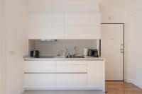 Kuchyňa alebo kuchynka v ubytovaní Wonderful Central Athens 2 Bedroom 2 Bath Sleeps 8