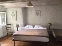Posteľ alebo postele v izbe v ubytovaní jolie maison de caractère proche de Castres