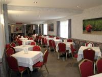 A restaurant or other place to eat at Hostal La Corte