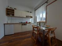 Kuchyňa alebo kuchynka v ubytovaní Apartman Tinče