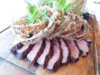 una pila de carne en una tabla de cortar de madera en Shillingford Bridge Hotel, en Wallingford