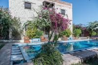Bazén v ubytování Zad Elmosafer Villa - Tunis Village nebo v jeho okolí