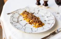 Jídlo v hotelu nebo okolí