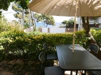 Vonkajšia záhrada v ubytovaní Apartament amb vista al mar reformat, al Golfet