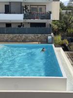 Bazén v ubytovaní Très bel appartement dans résidence avec piscine à 5min des plages de Villeneuve Loubet. alebo v jeho blízkosti