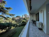 Balkon lub taras w obiekcie C012-Appartement confortable avec piscine, tennis et grand parc