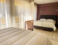 Łóżko lub łóżka w pokoju w obiekcie C012-Appartement confortable avec piscine, tennis et grand parc