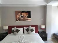Postel nebo postele na pokoji v ubytování Kata Beach Studio Phuket