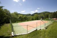 Tenis a/nebo squash v ubytování Hotel Rusava nebo okolí