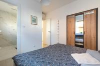 Łóżko lub łóżka w pokoju w obiekcie Apartment Libelle 5 star apartment in Krk!