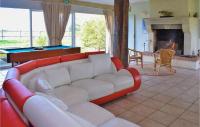 Posedenie v ubytovaní 6 Bedroom Stunning Home In Janville