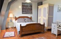 Posteľ alebo postele v izbe v ubytovaní 6 Bedroom Stunning Home In Janville
