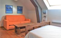 Posedenie v ubytovaní 6 Bedroom Stunning Home In Janville