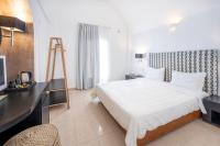 Posteľ alebo postele v izbe v ubytovaní Orizontes Hotel Santorini