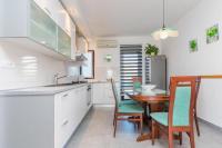 Kuchyň nebo kuchyňský kout v ubytování Apartments SIME