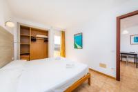 Łóżko lub łóżka w pokoju w obiekcie Apto con Terraza 403