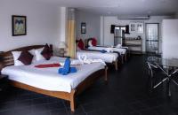 Postel nebo postele na pokoji v ubytování Deng's kamala beach Guesthouse