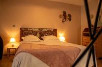 Łóżko lub łóżka w pokoju w obiekcie Le Triplex - 4 pers - Wifi - Centre ville