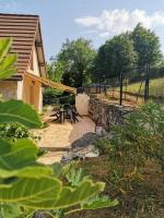 Vonkajšia záhrada v ubytovaní LE MACHAON , Gîte rural *** avec espace piscine privé