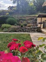 Vonkajšia záhrada v ubytovaní LE MACHAON , Gîte rural *** avec espace piscine privé