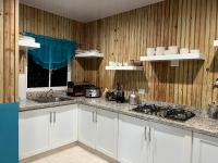 Kuchyň nebo kuchyňský kout v ubytování Alaia Casa de campo By Hospedify Para 10 personas en la naturaleza con BBQ cerca de rió cristalino
