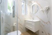 Kúpeľňa v ubytovaní Luxury Rooms Fetivi