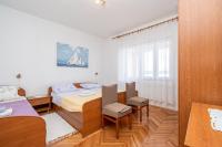 Łóżko lub łóżka w pokoju w obiekcie Apartments by the sea Pasman - 8221